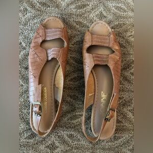 Very unique Women's Tan Sandals made in Brazil!!